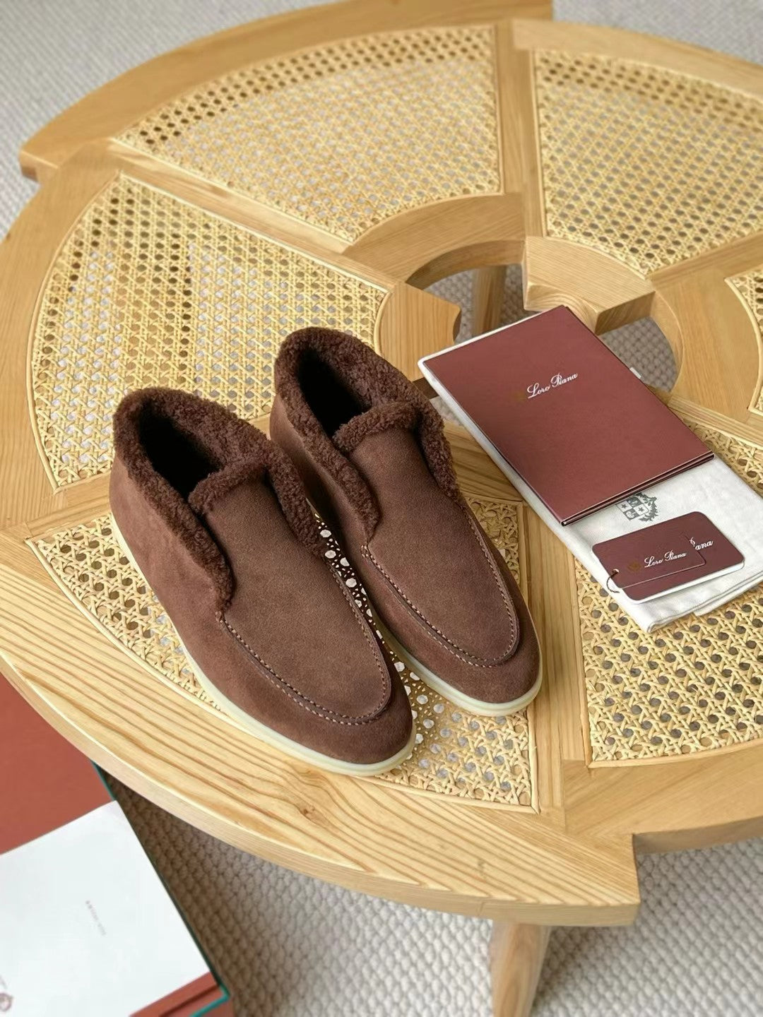 Loro Piana – Braune Velours-Hausschuhe mit Innenfutter