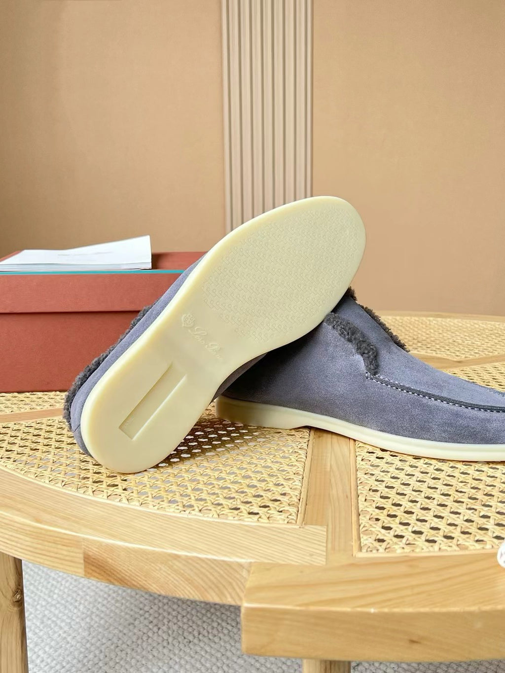 Loro Piana – Graue Velours-Hausschuhe mit Plüschfutter