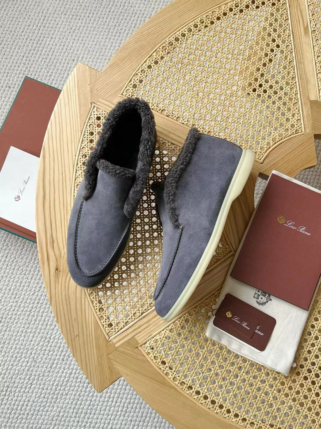 Loro Piana – Graue Velours-Hausschuhe mit Plüschfutter