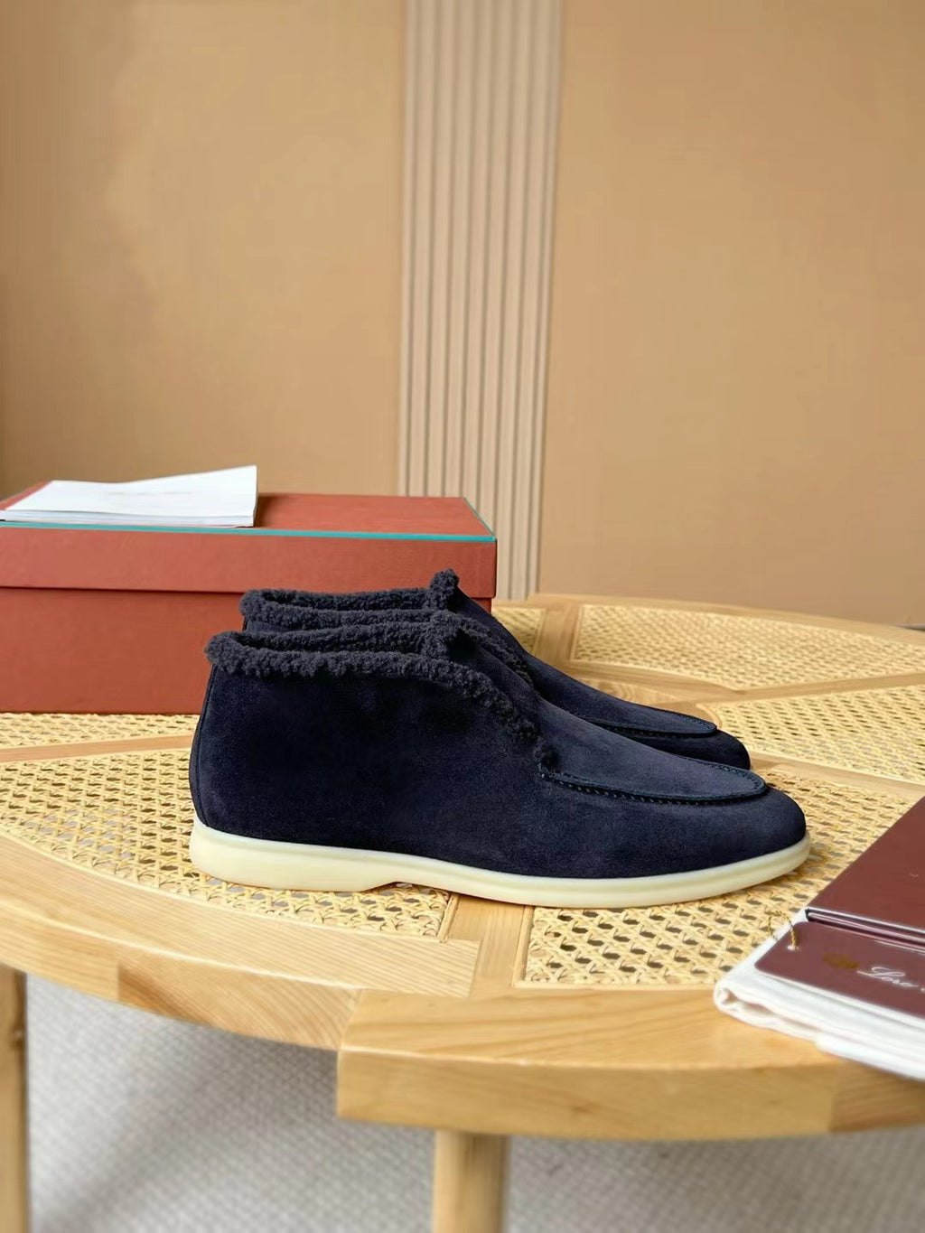 Loro Piana – Dunkelblaue Velours-Loafer mit Plüschfutter
