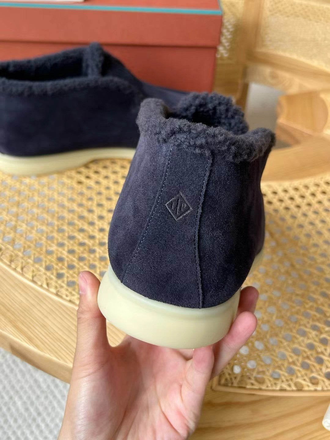 Loro Piana – Dunkelblaue Velours-Loafer mit Plüschfutter