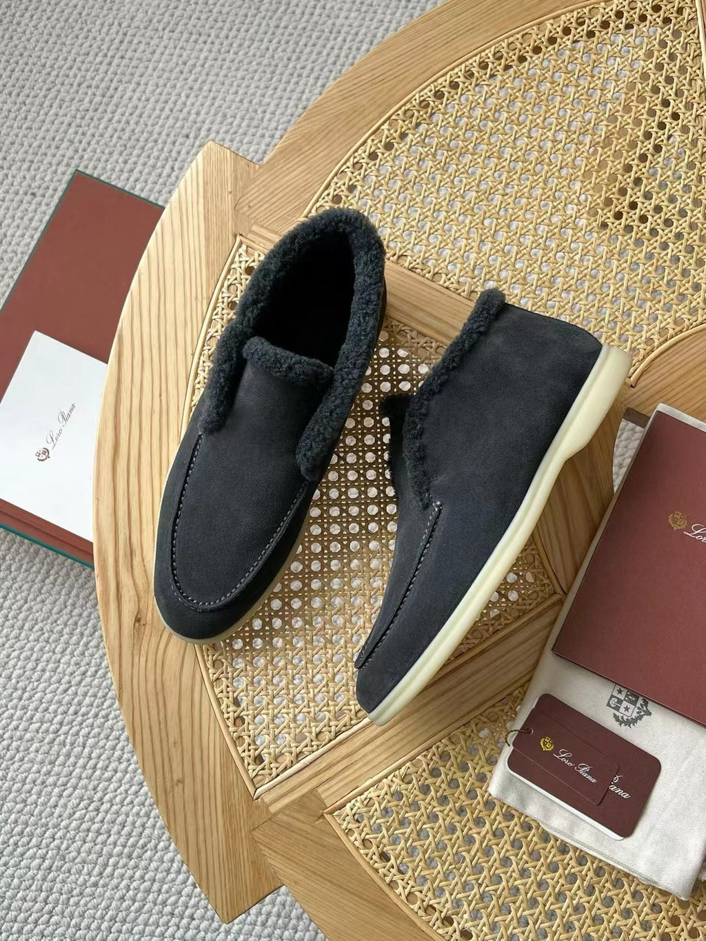 Loro Piana – Dunkelblaue Velours-Hausschuhe mit Plüschfutter