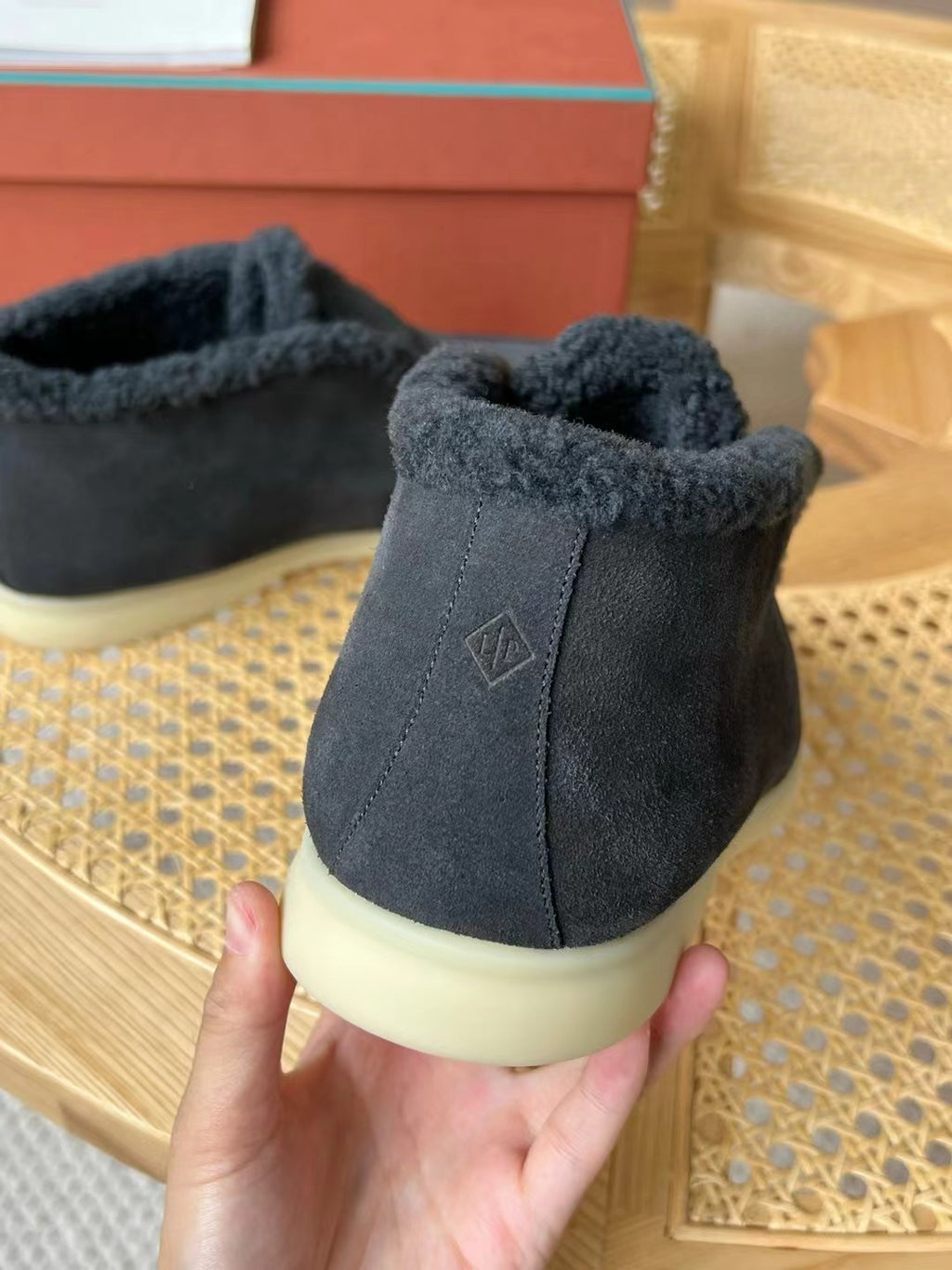 Loro Piana – Dunkelblaue Velours-Hausschuhe mit Plüschfutter