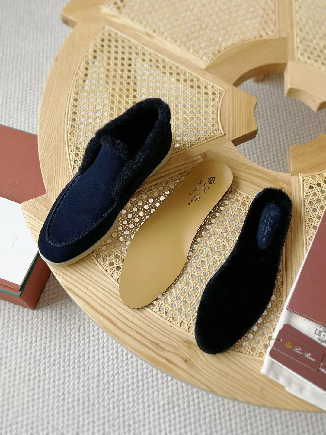 Loro Piana – Dunkelblaue Velours-Hausschuhe mit Plüschfutter