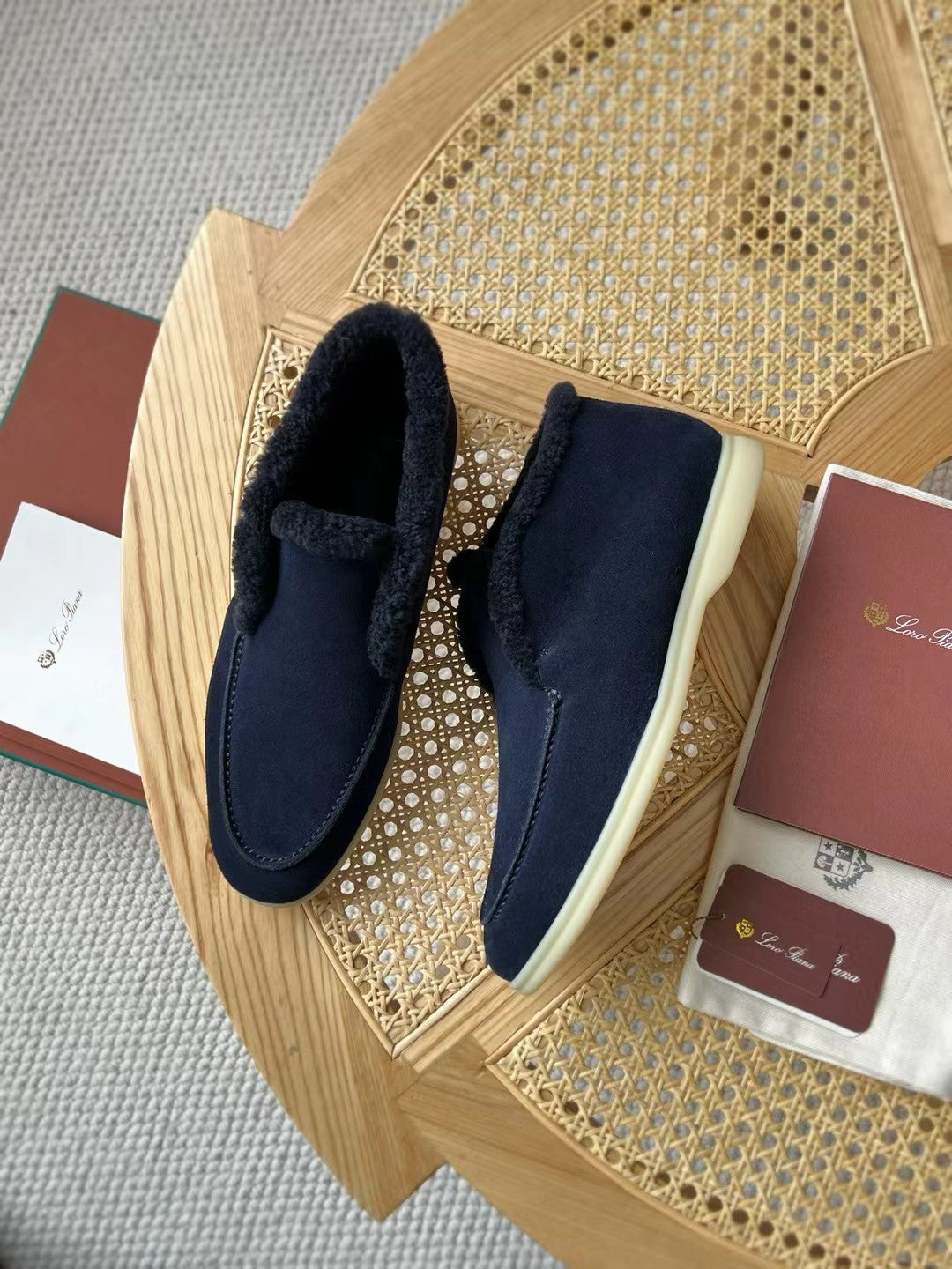 Loro Piana – Dunkelblaue Velours-Hausschuhe mit Plüschfutter