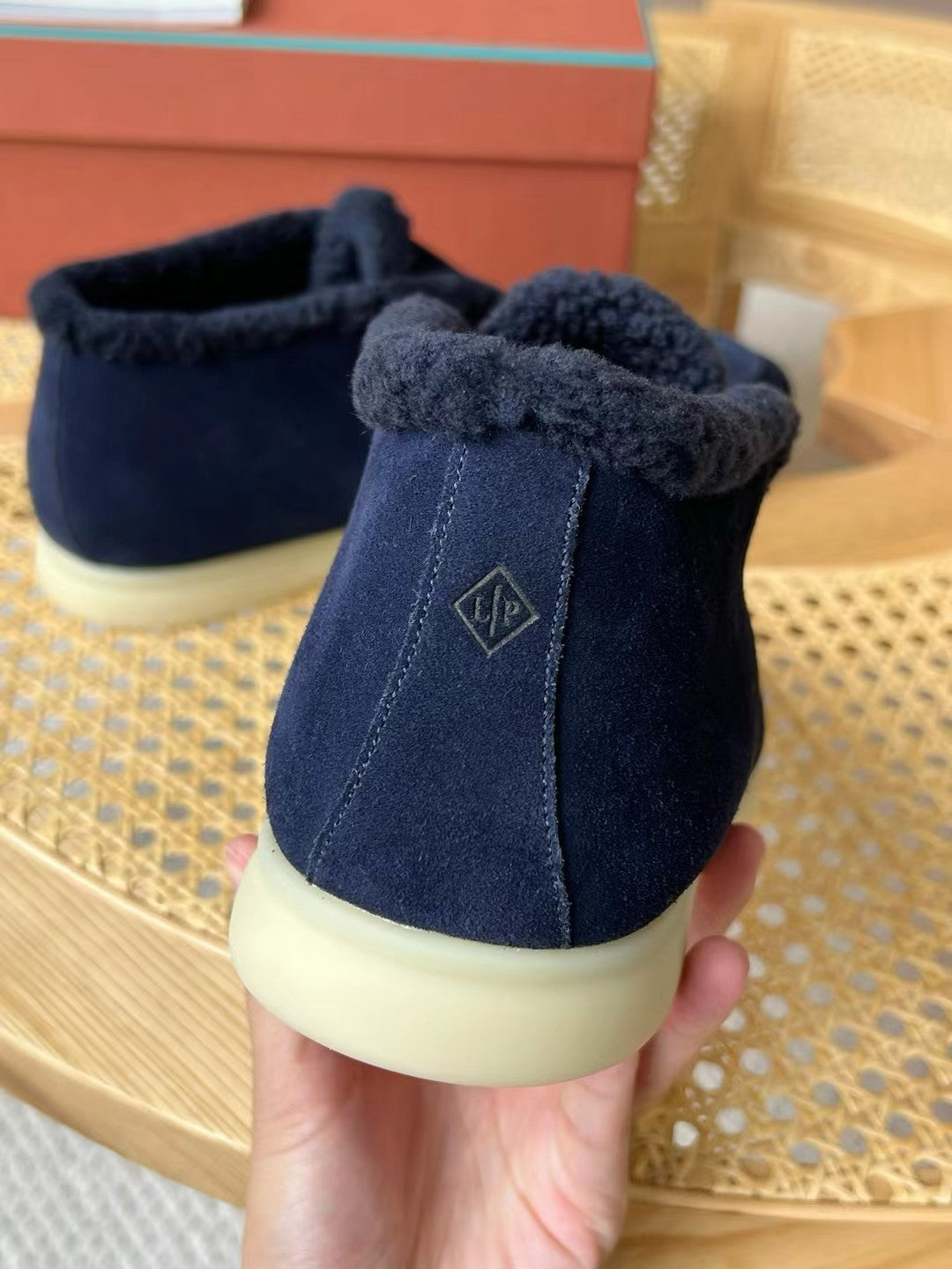 Loro Piana – Dunkelblaue Velours-Hausschuhe mit Plüschfutter