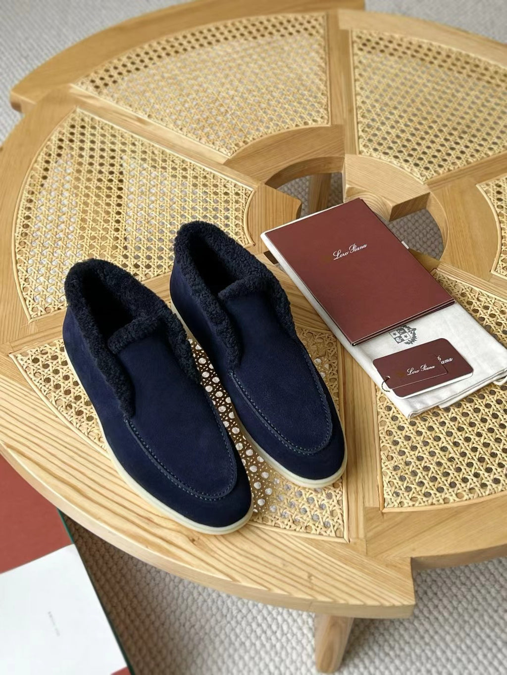 Loro Piana – Dunkelblaue Velours-Hausschuhe mit Plüschfutter