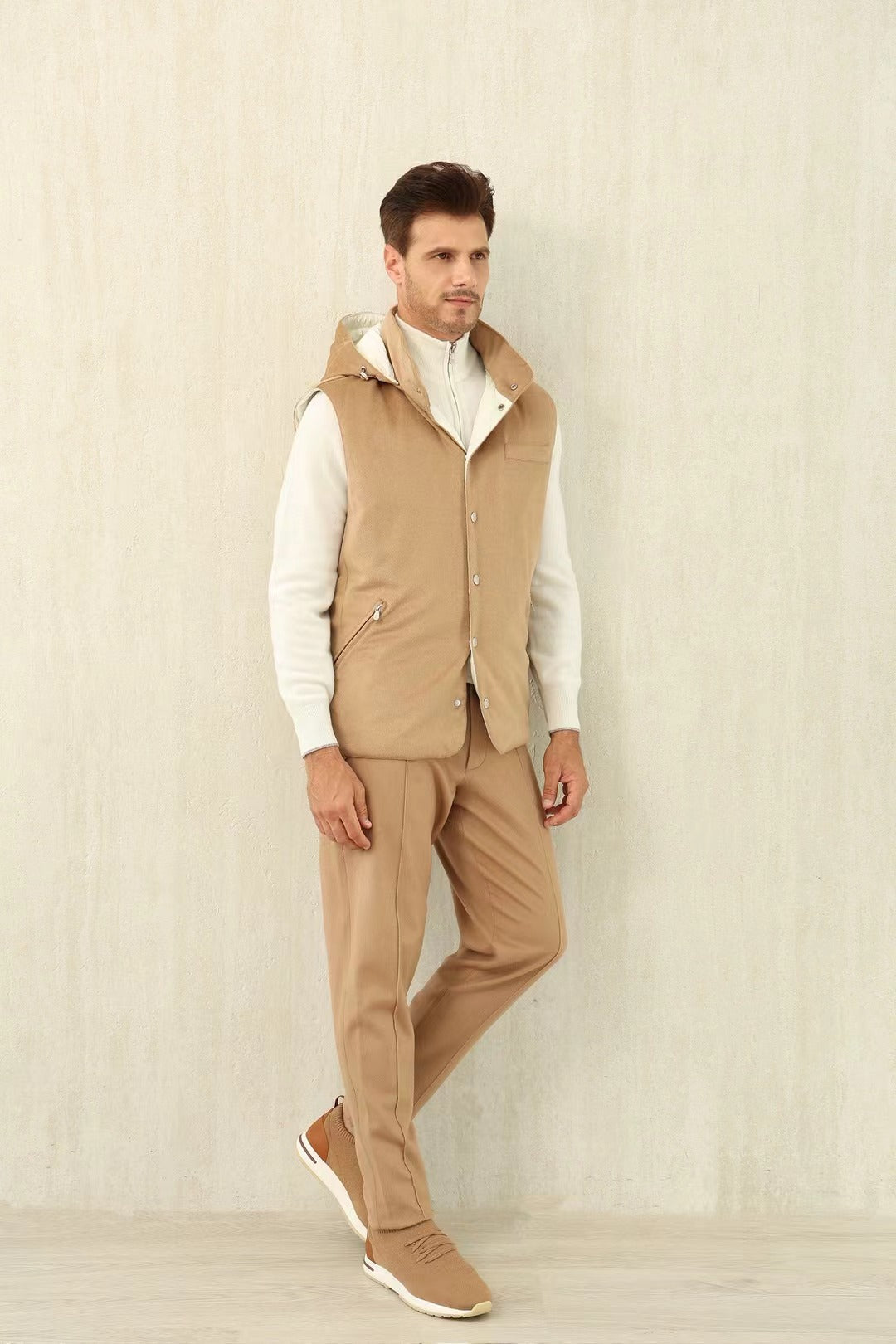 John Smedley Weste in Beige mit Kapuze – Weicher Stoff & Warmes Innenfutter