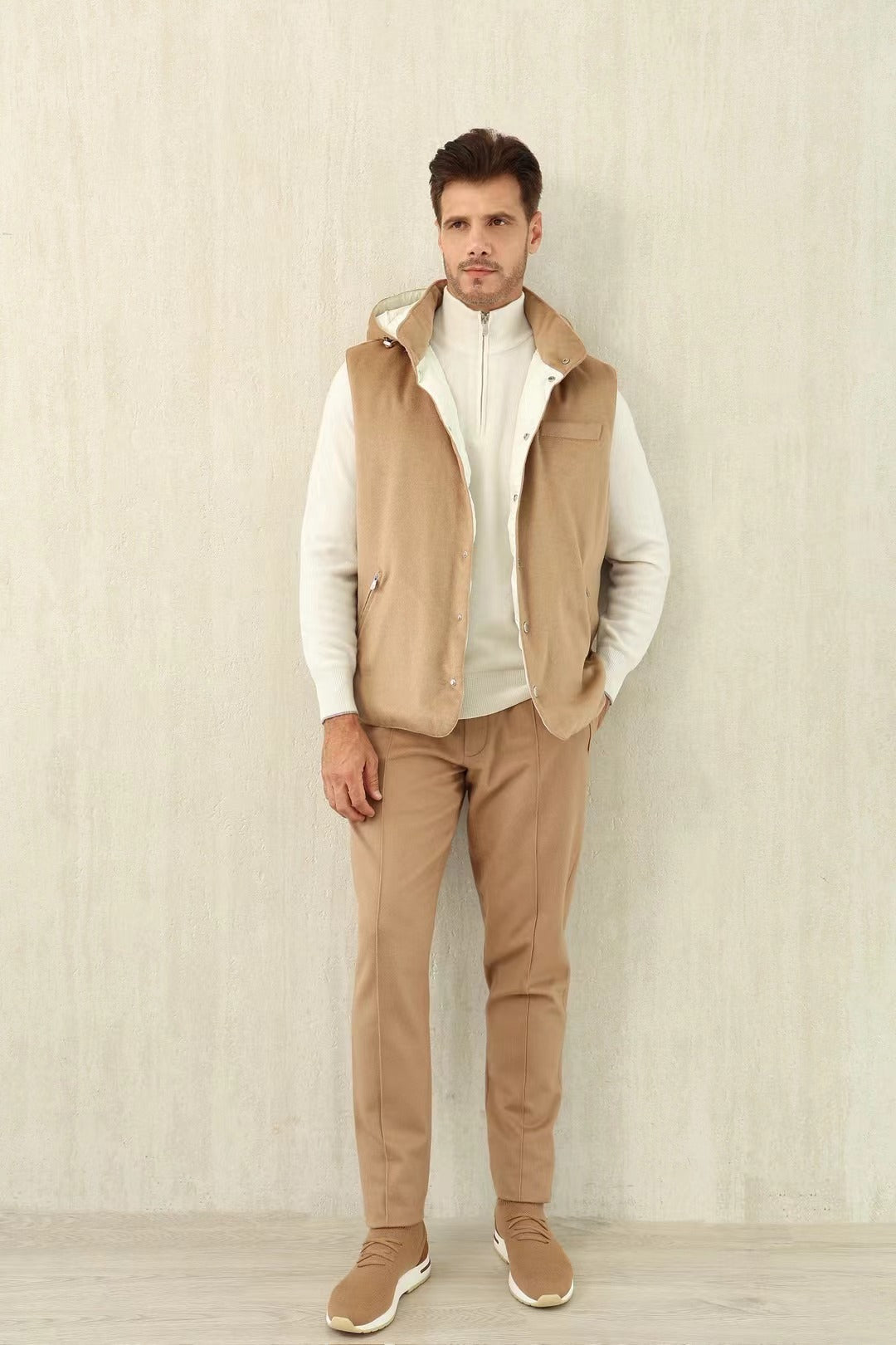 John Smedley Weste in Beige mit Kapuze – Weicher Stoff & Warmes Innenfutter