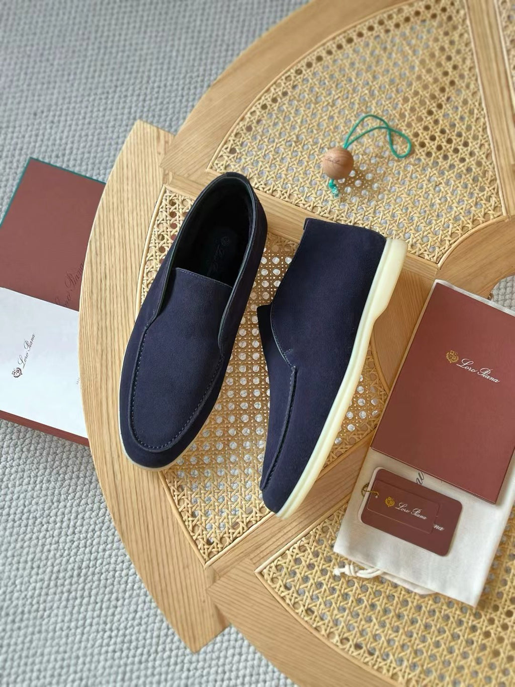 Loro Piana Slip-On Schuhe in Dunkelblau – Premium Velours-Optik