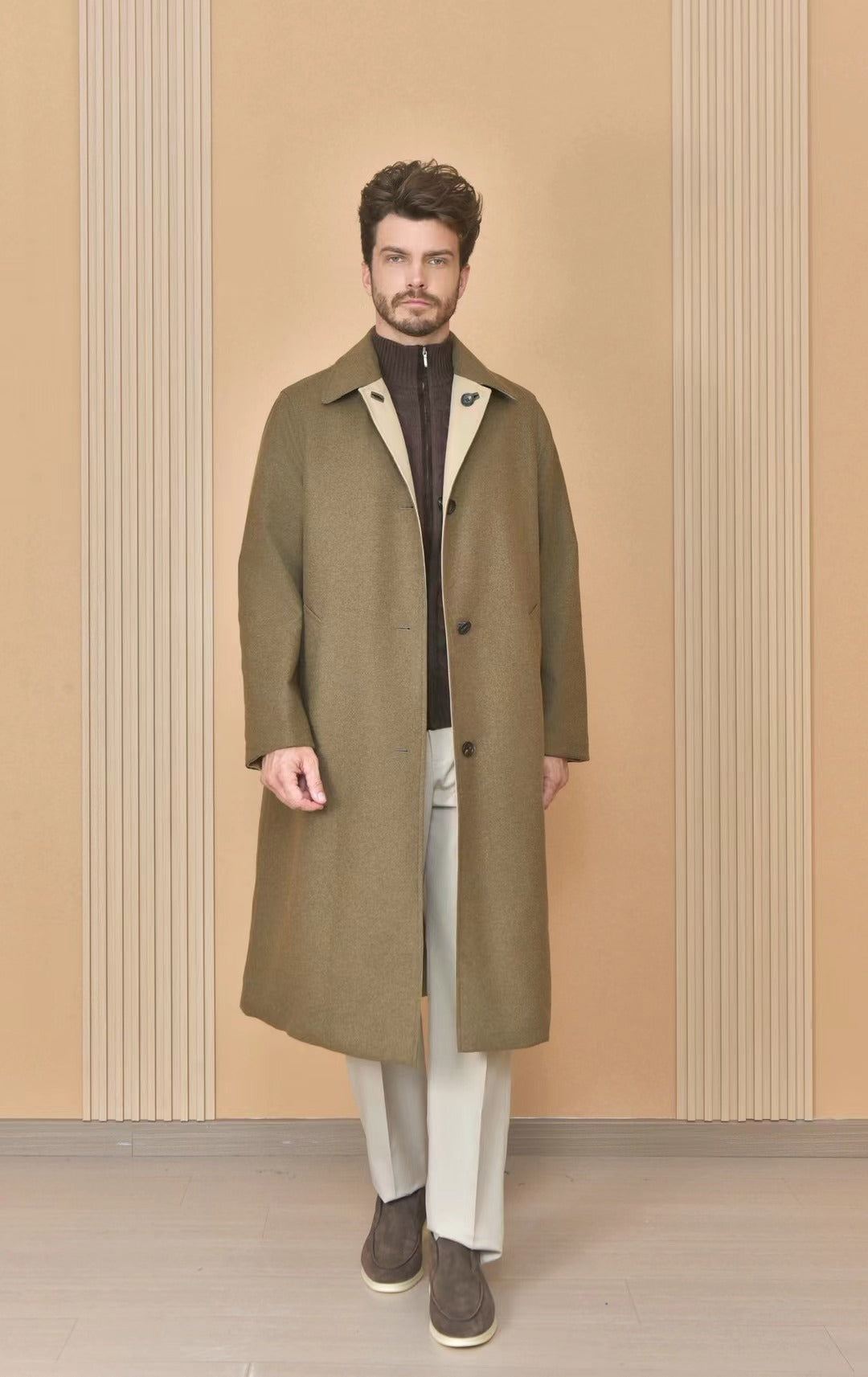 Loro Piana Mantel in Olivgrün – Langer Woll-Look