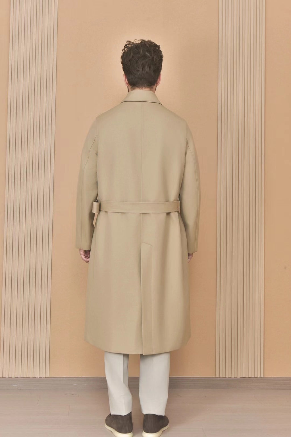 Loro Piana Mantel in Olivgrün – Langer Woll-Look