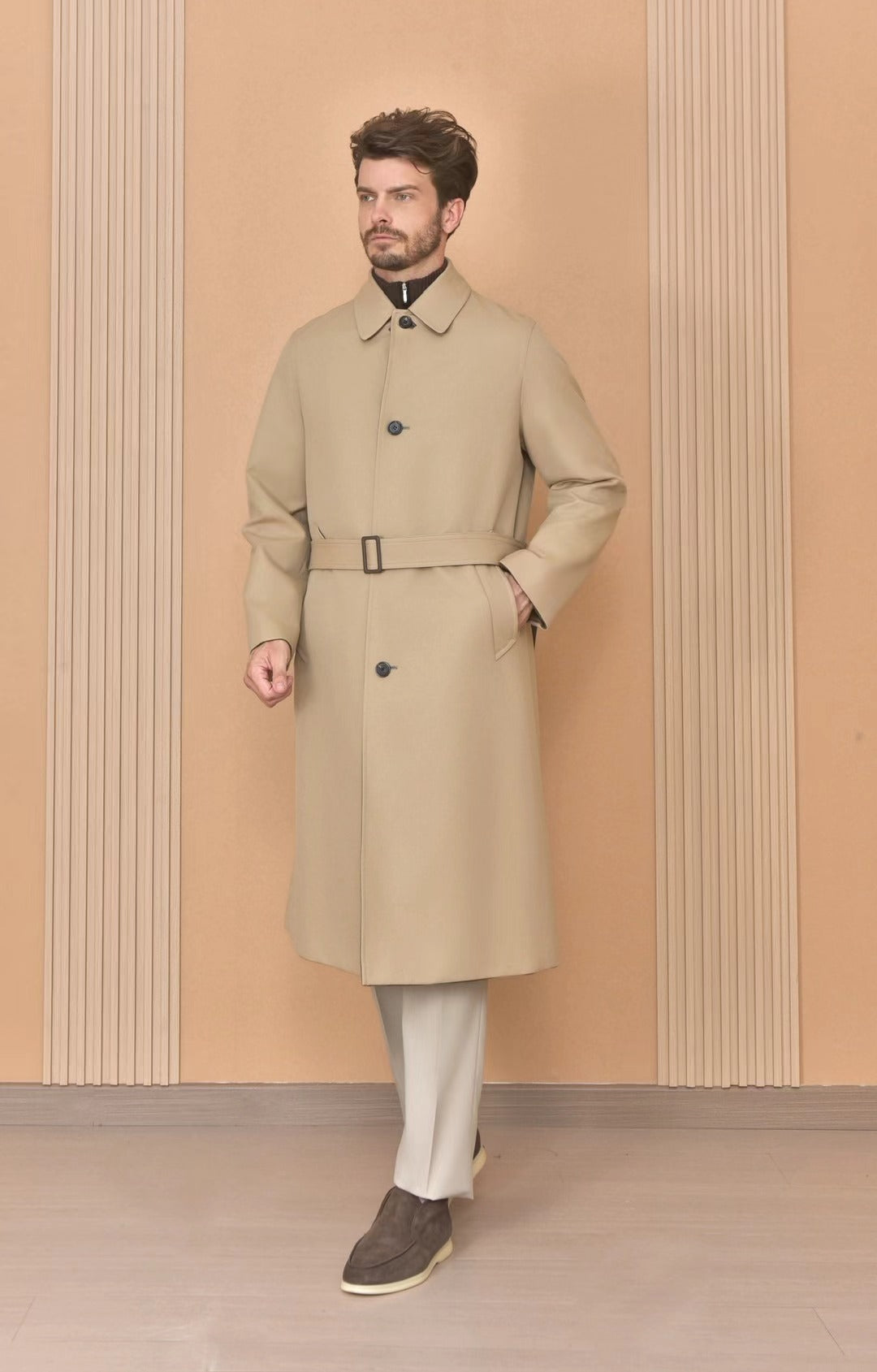 Loro Piana Mantel in Olivgrün – Langer Woll-Look