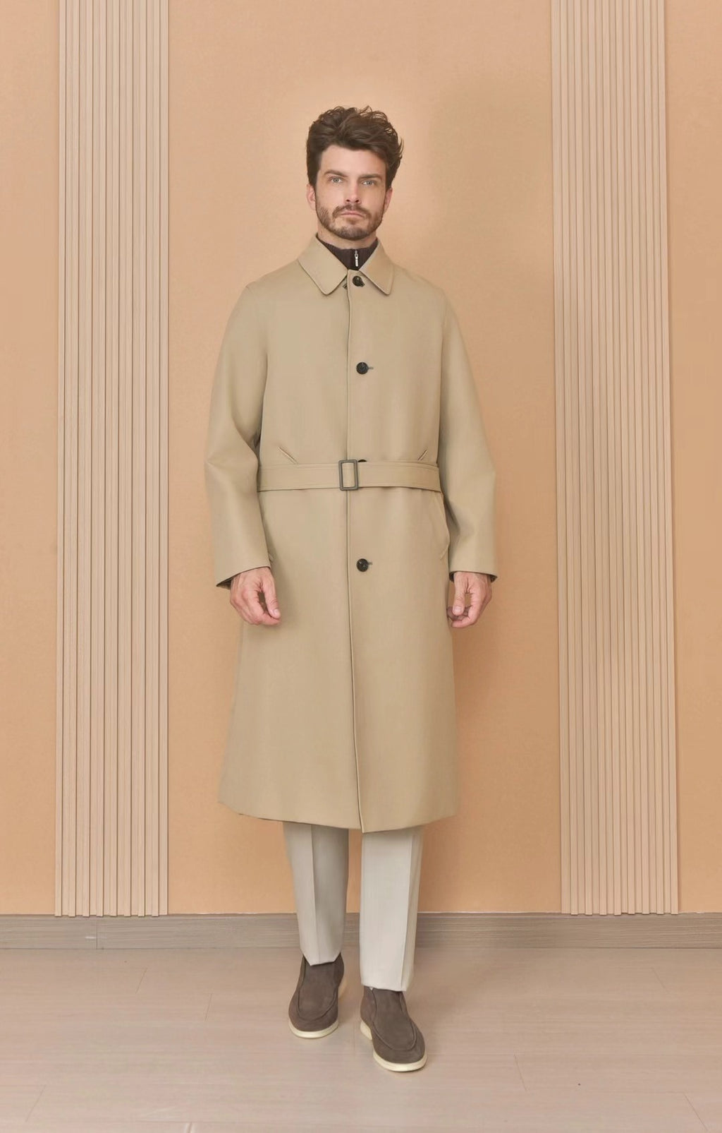 Loro Piana Mantel in Olivgrün – Langer Woll-Look