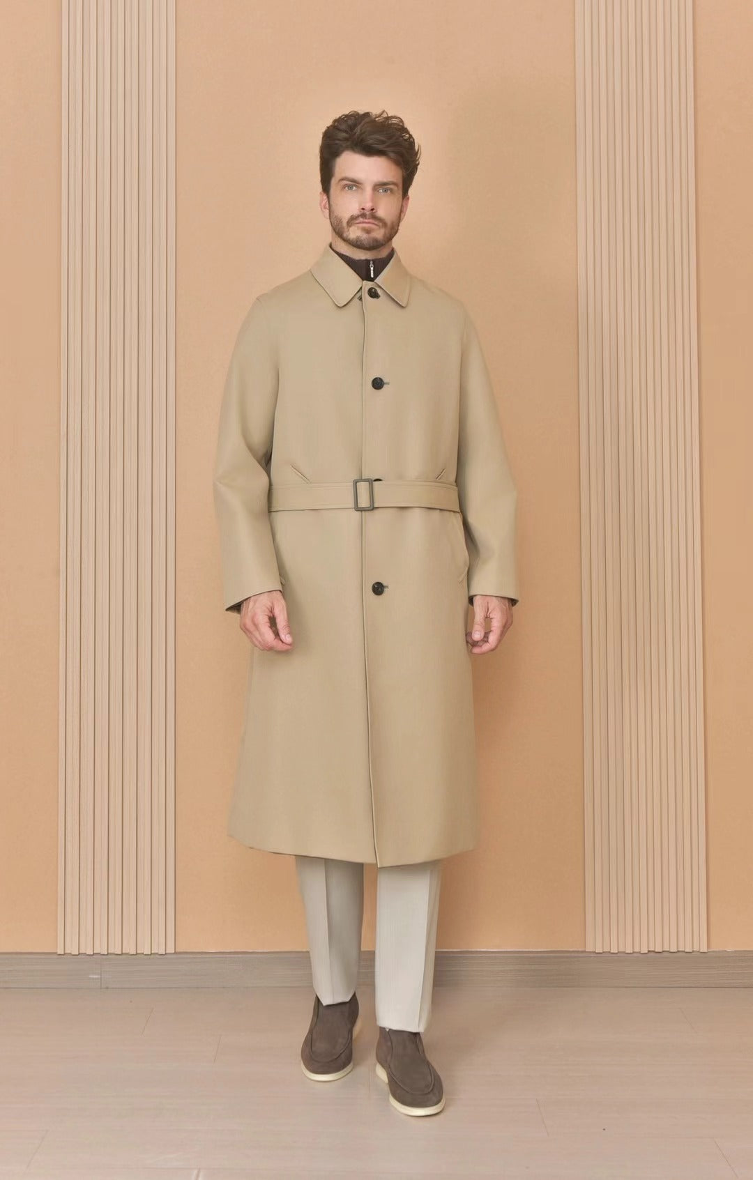 Loro Piana Mantel in Olivgrün – Langer Woll-Look