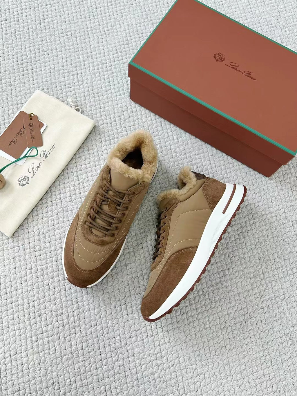 Loro Piana – Sneaker aus Wildleder und Leder mit Kaschmirfutter in Braun Herren