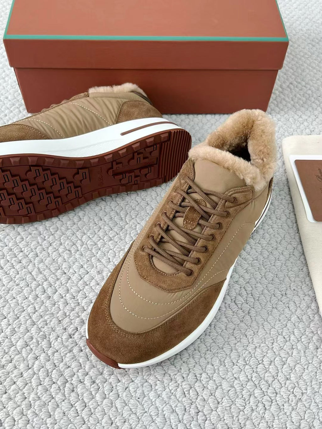Loro Piana – Sneaker aus Wildleder und Leder mit Kaschmirfutter in Braun Herren
