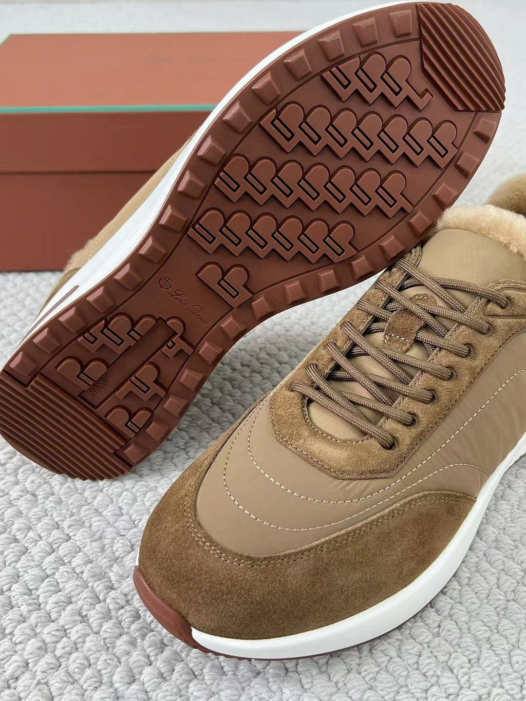 Loro Piana – Sneaker aus Wildleder und Leder mit Kaschmirfutter in Braun Herren