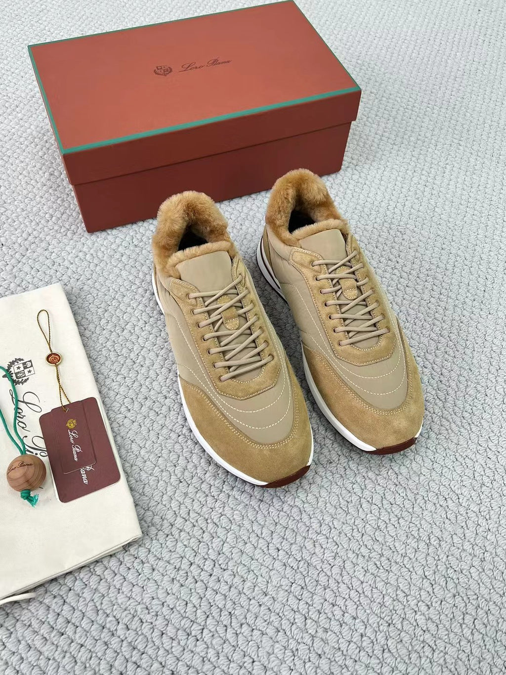 Loro Piana – Sneaker aus Wildleder und Leder mit Kaschmirfutter in Beige Herren