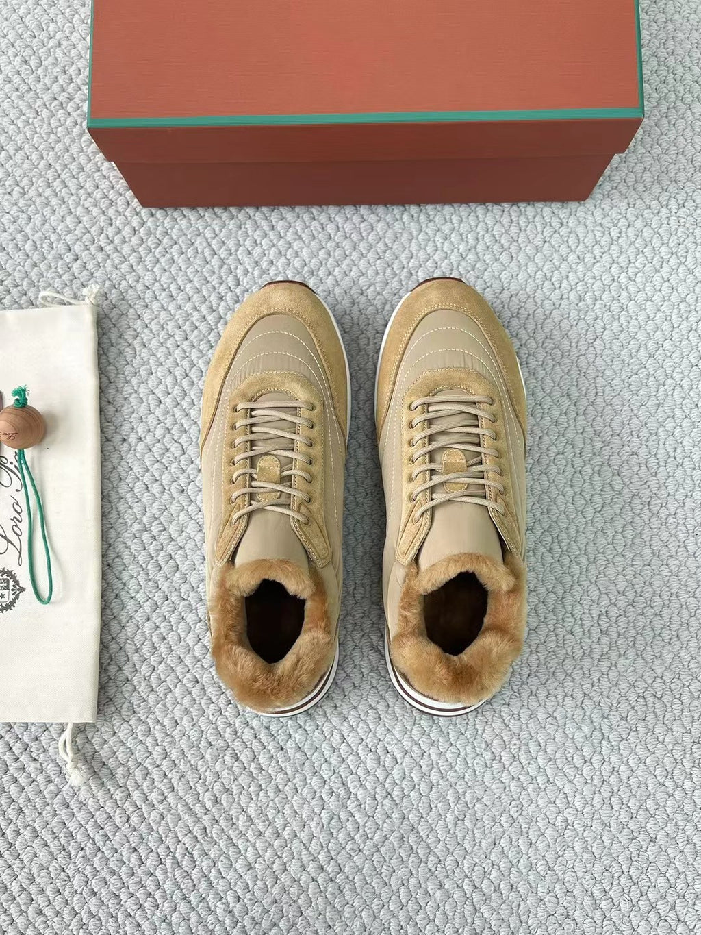 Loro Piana – Sneaker aus Wildleder und Leder mit Kaschmirfutter in Beige Herren