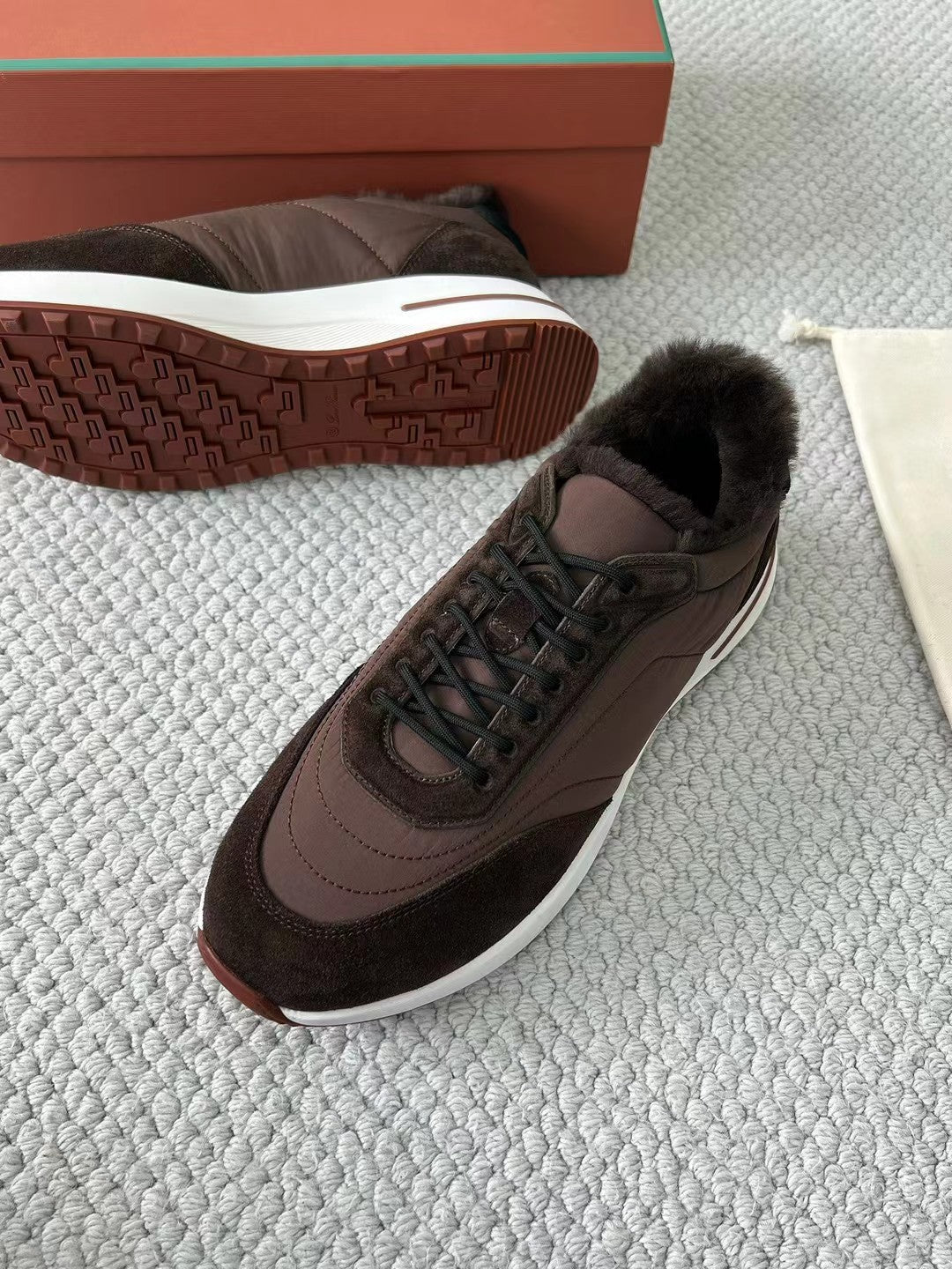 Loro Piana – Sneaker aus Wildleder mit Kaschmirfutter in Braun Herren
