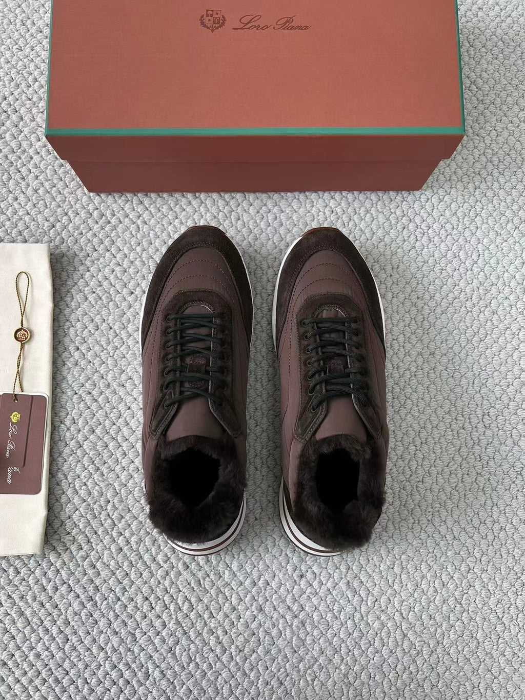 Loro Piana – Sneaker aus Wildleder mit Kaschmirfutter in Braun Herren