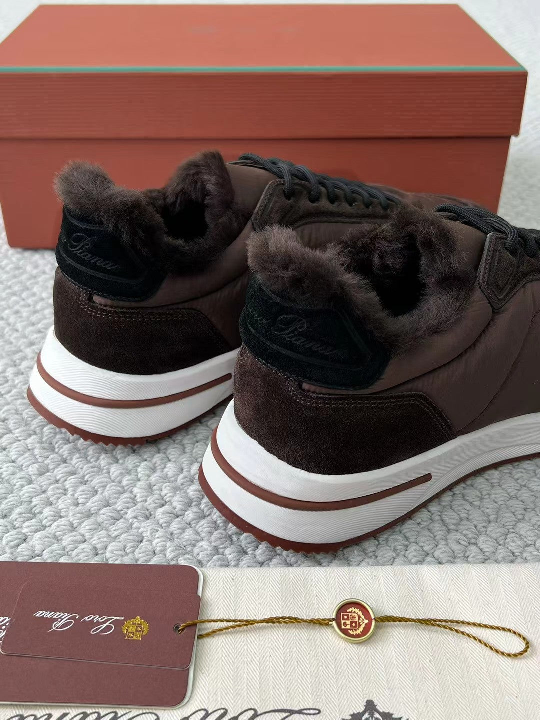 Loro Piana – Sneaker aus Wildleder mit Kaschmirfutter in Braun Herren