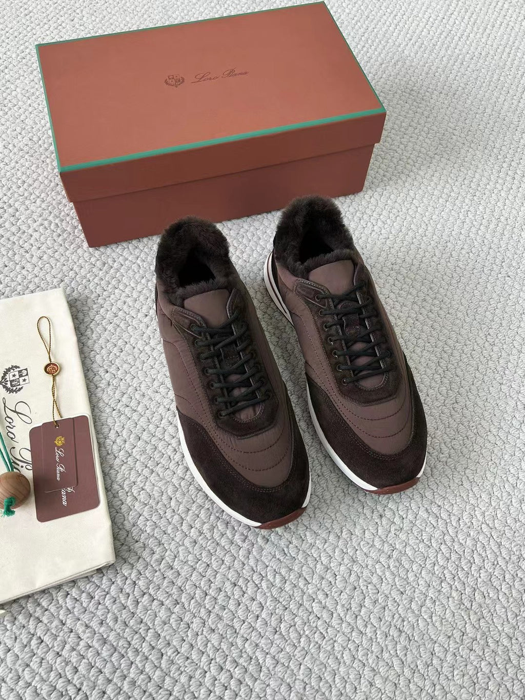 Loro Piana – Sneaker aus Wildleder mit Kaschmirfutter in Braun Herren
