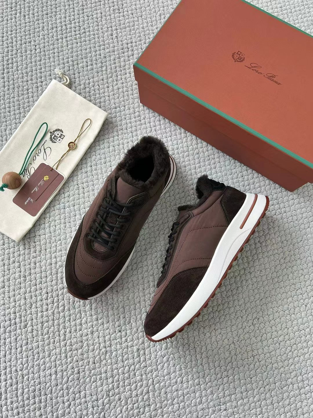 Loro Piana – Sneaker aus Wildleder mit Kaschmirfutter in Braun Herren