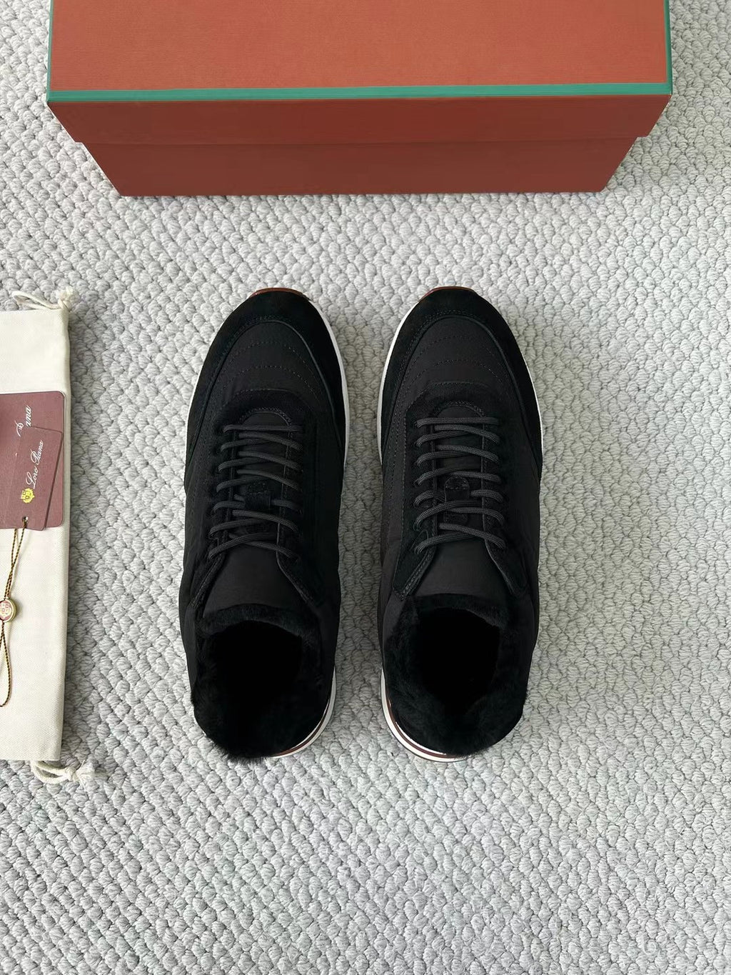 Lord Simon – Sneaker aus Leder in Schwarz mit weisser Sohle Herren