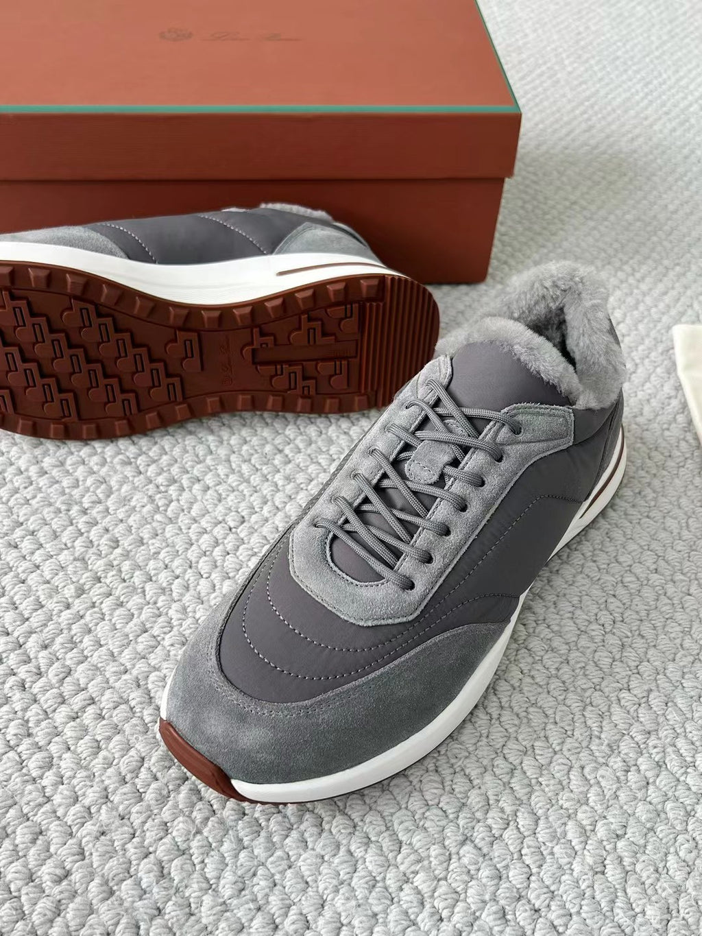 Loro Piana – Sneaker aus Wildleder mit Kaschmirfutter in Grau Herren