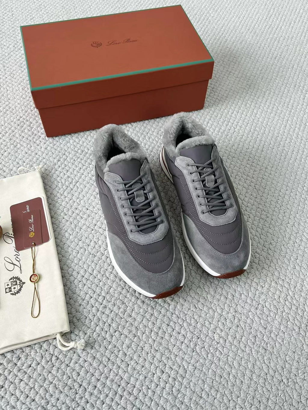 Loro Piana – Sneaker aus Wildleder mit Kaschmirfutter in Grau Herren
