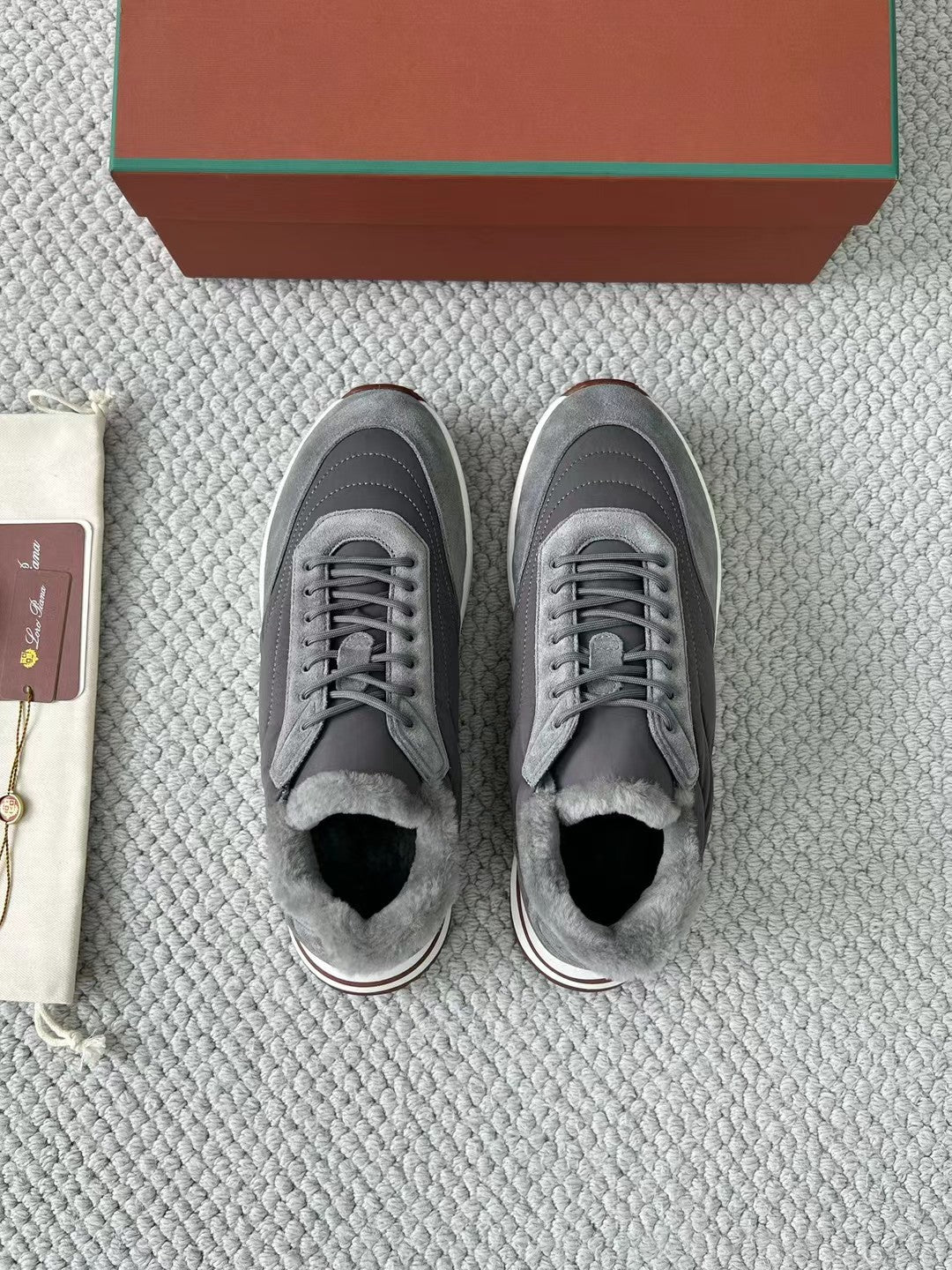 Loro Piana – Sneaker aus Wildleder mit Kaschmirfutter in Grau Herren