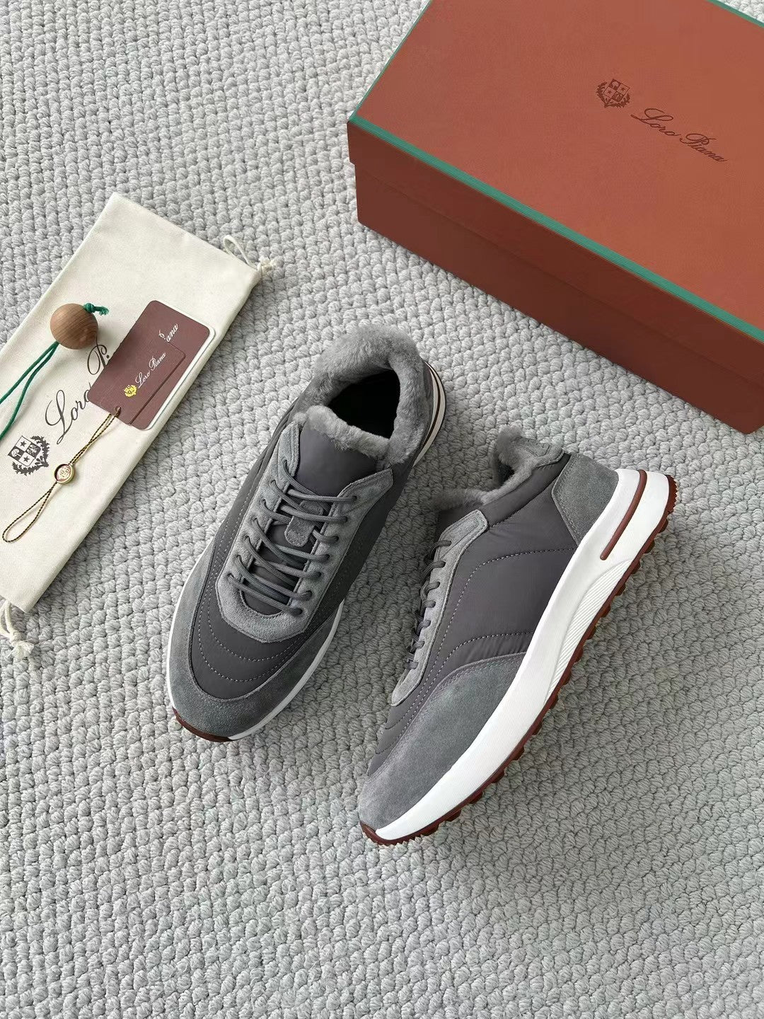 Loro Piana – Sneaker aus Wildleder mit Kaschmirfutter in Grau Herren