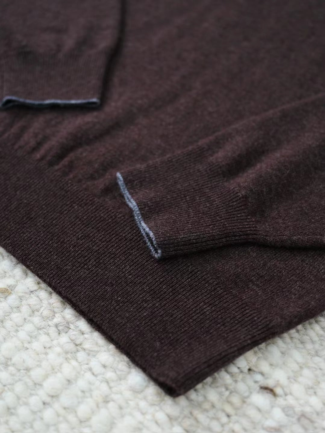 John Smedley – Langarm-Polo-Pullover aus Merinowolle in Dunkelbraun Herren