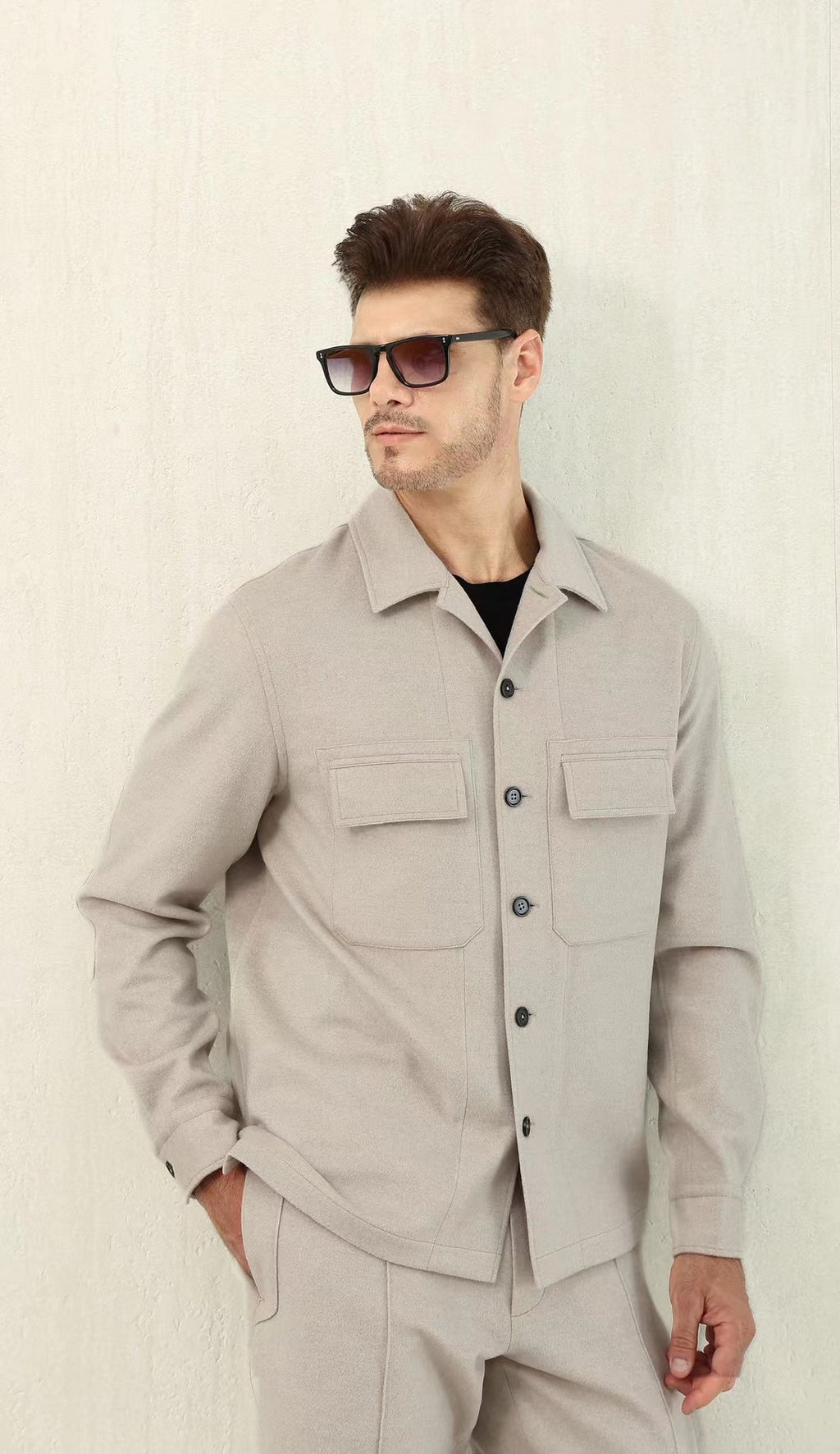 John Smedley Overshirt in Hellbeige – Weicher, mitteldicker Stoff