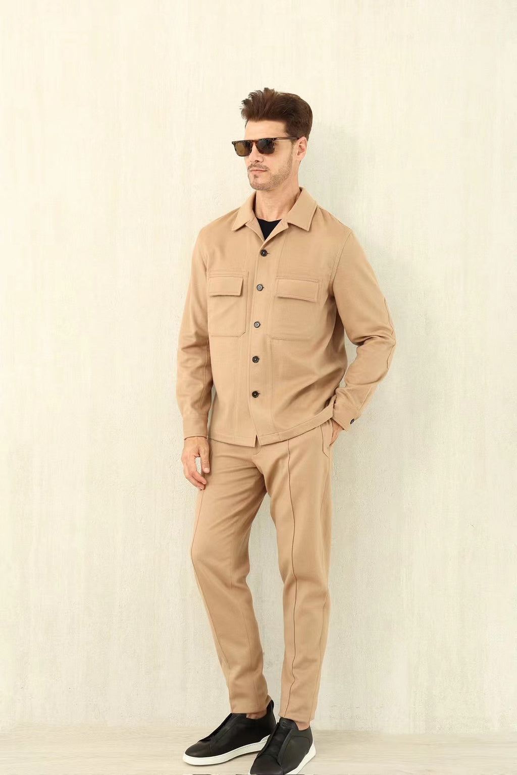 Loro Piana – Overshirt, Hose und T-Shirt in Beige & Schwarz Herren