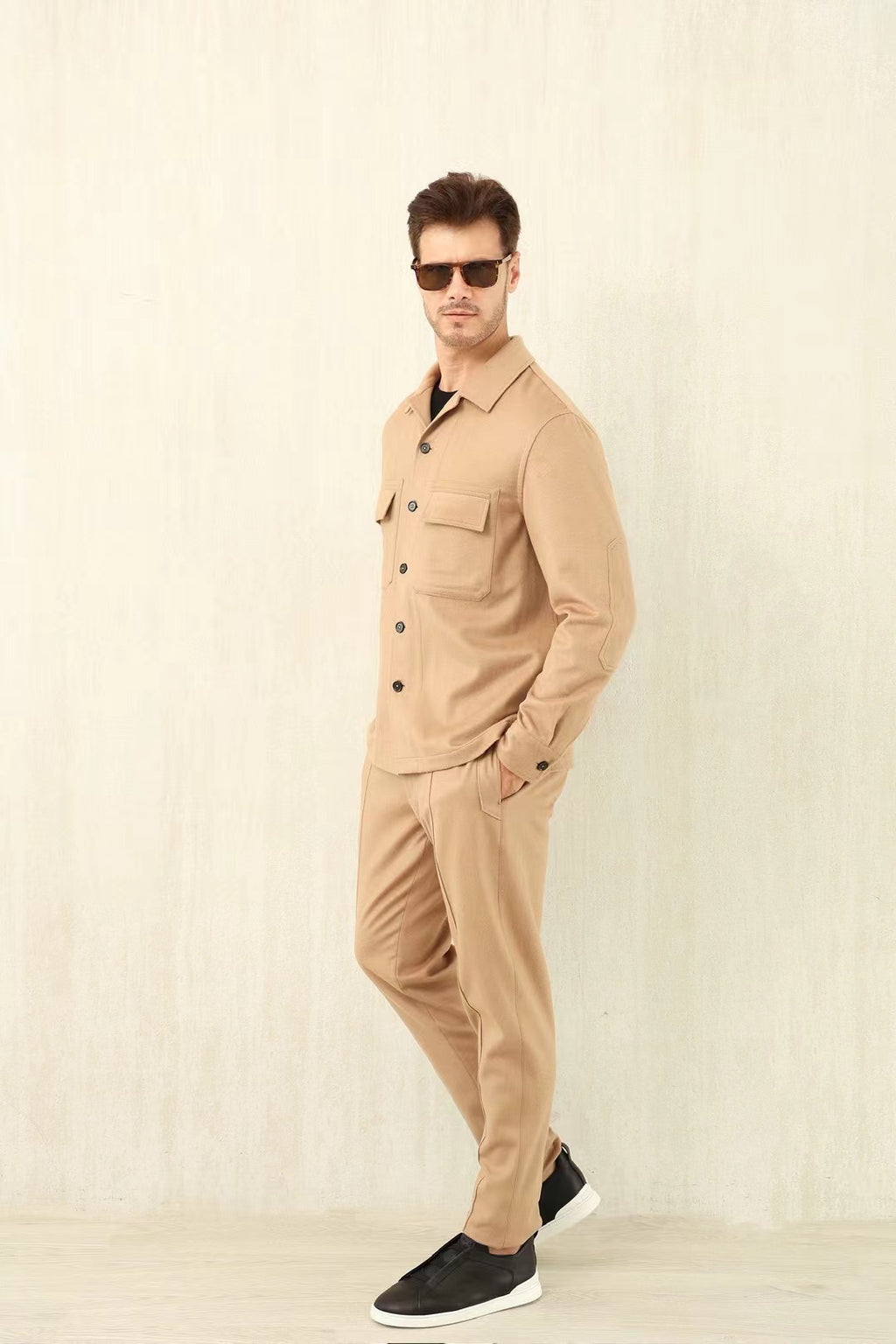 Loro Piana – Overshirt, Hose und T-Shirt in Beige & Schwarz Herren