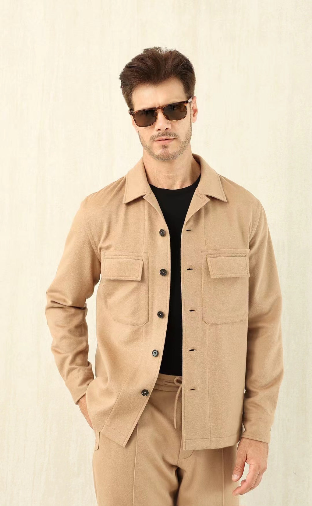 Loro Piana – Overshirt, Hose und T-Shirt in Beige & Schwarz Herren