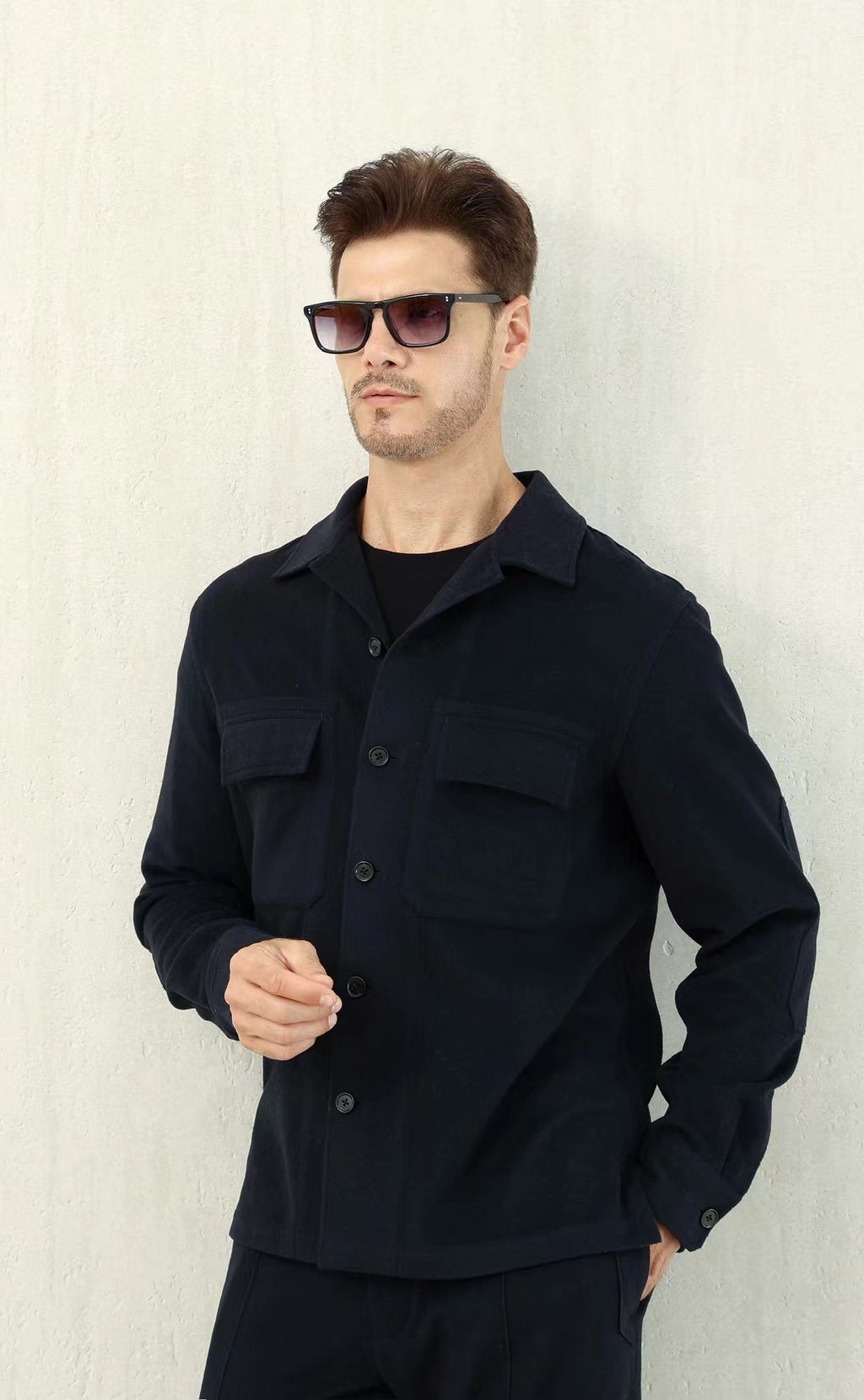 Loro Piana – Overshirt, Hose und Slip-On-Sneaker in Navy & Schwarz Herren