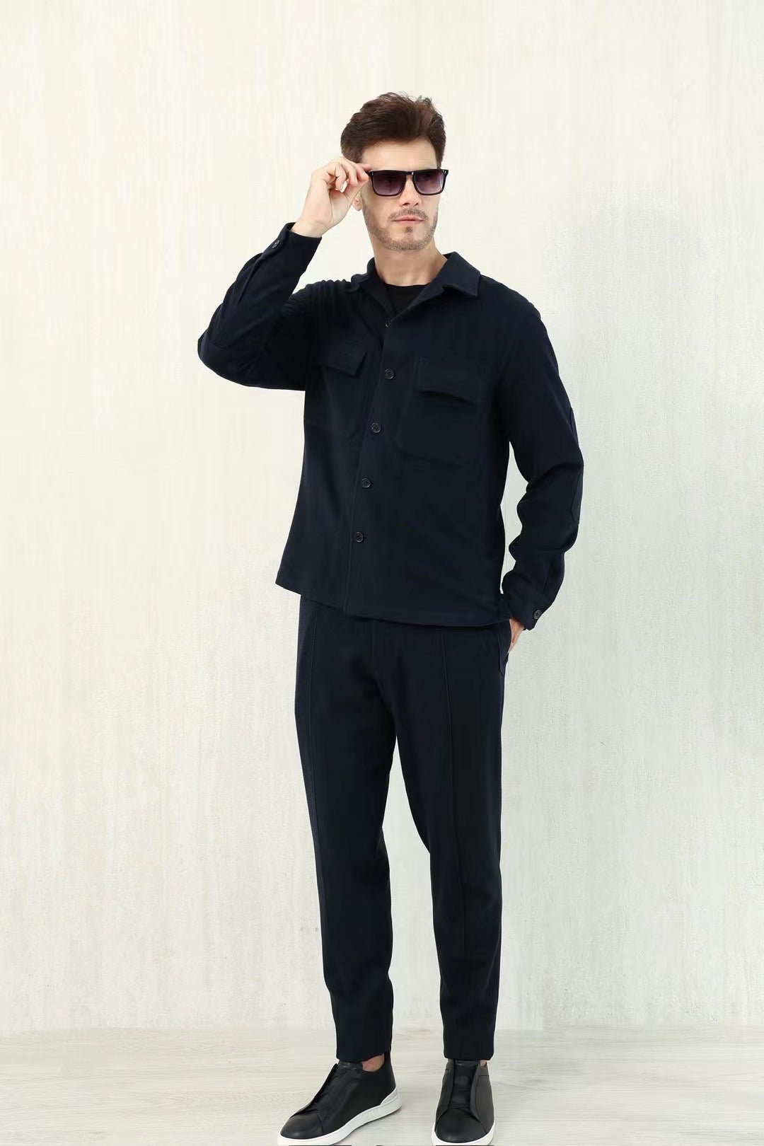 Loro Piana – Overshirt, Hose und Slip-On-Sneaker in Navy & Schwarz Herren