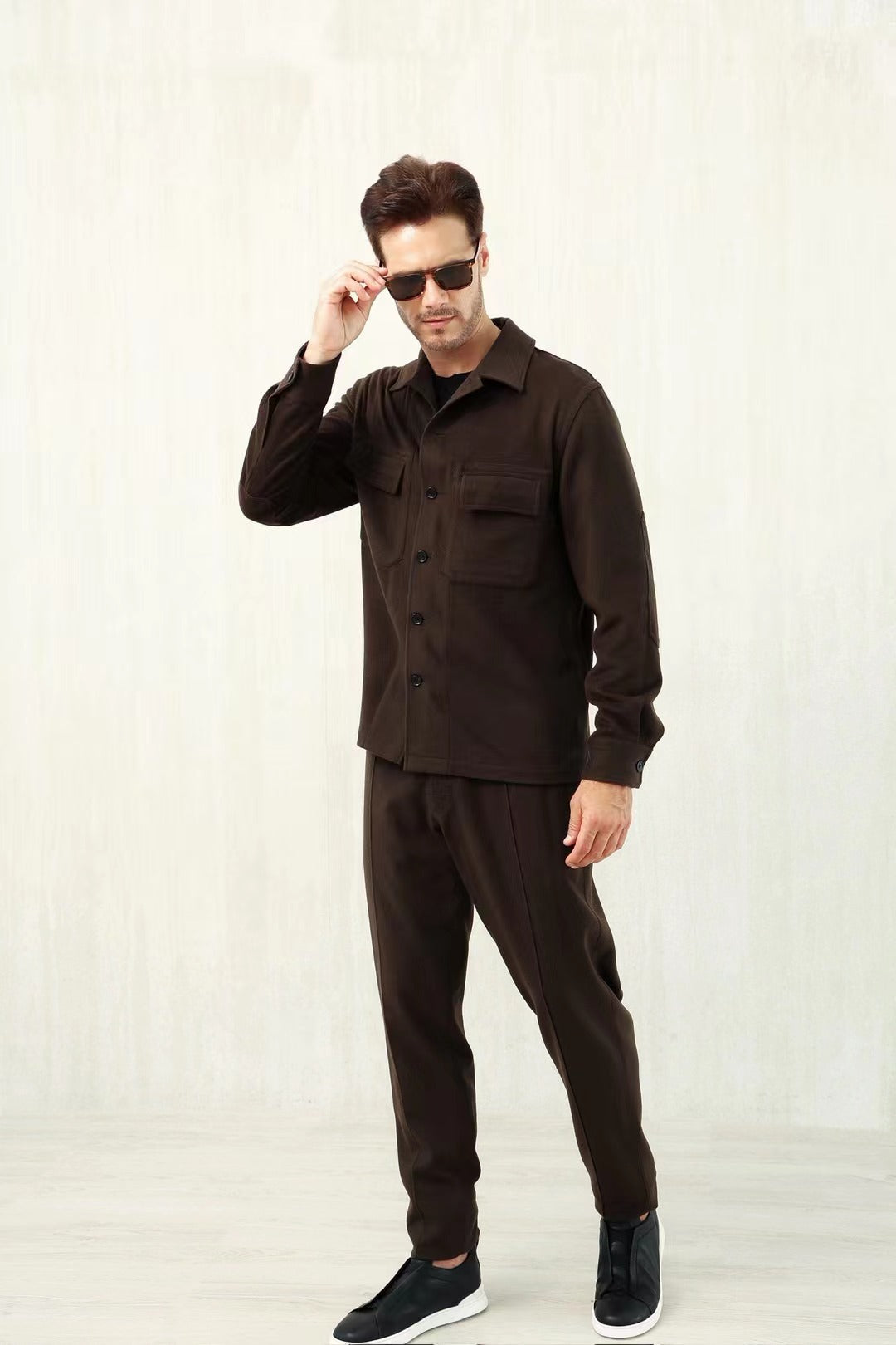 Loro Piana – Overshirt, Hose und Slip-On-Sneaker in Braun & Schwarz Herren