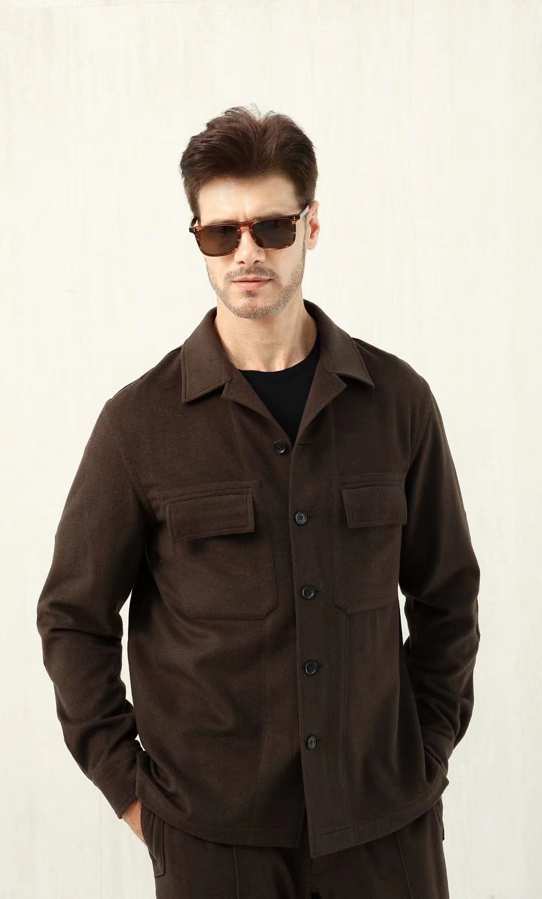 Loro Piana – Overshirt, Hose und Slip-On-Sneaker in Braun & Schwarz Herren