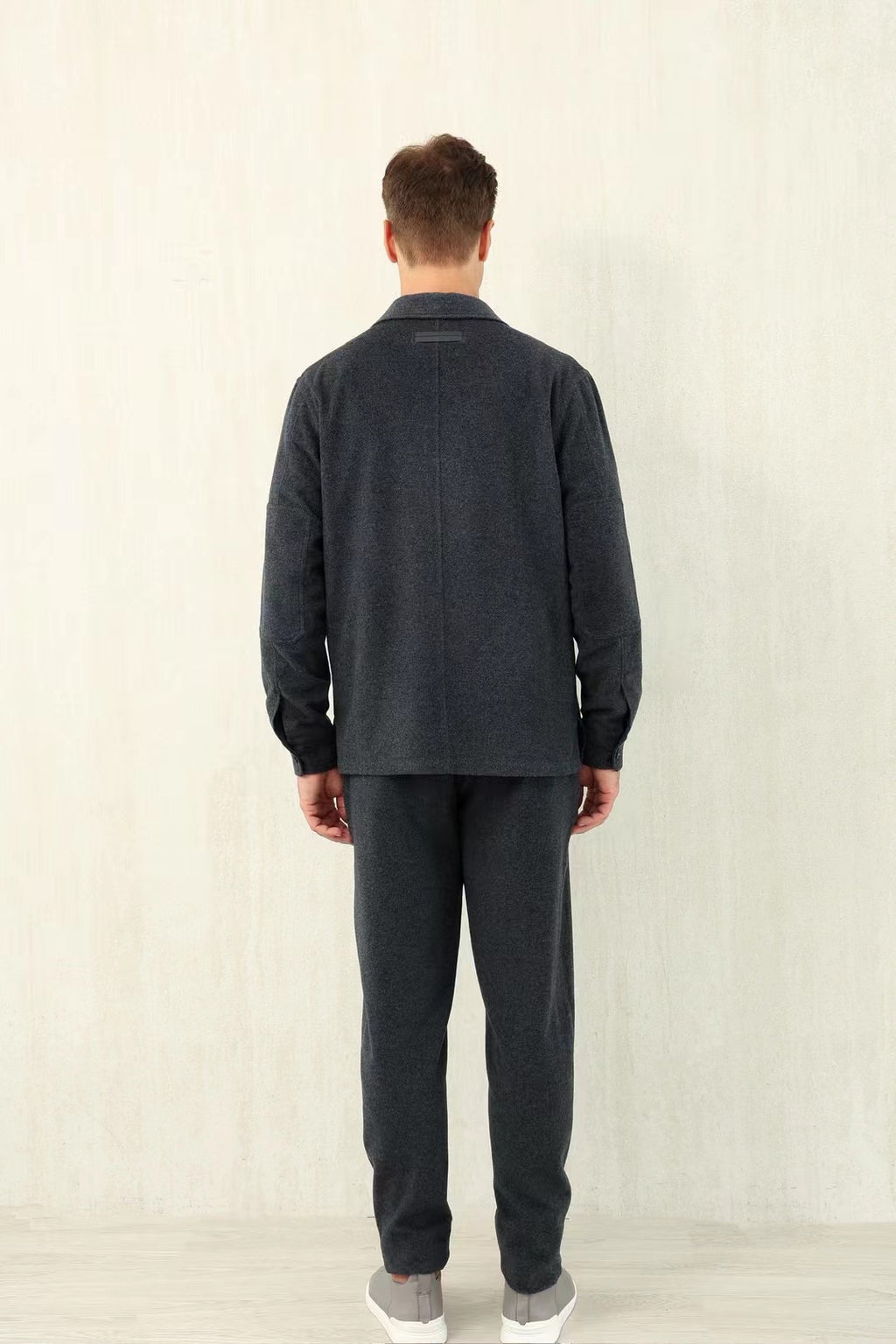 Loro Piana – Overshirt, Hose und T-Shirt in Dunkelgrau & Weiss Herren
