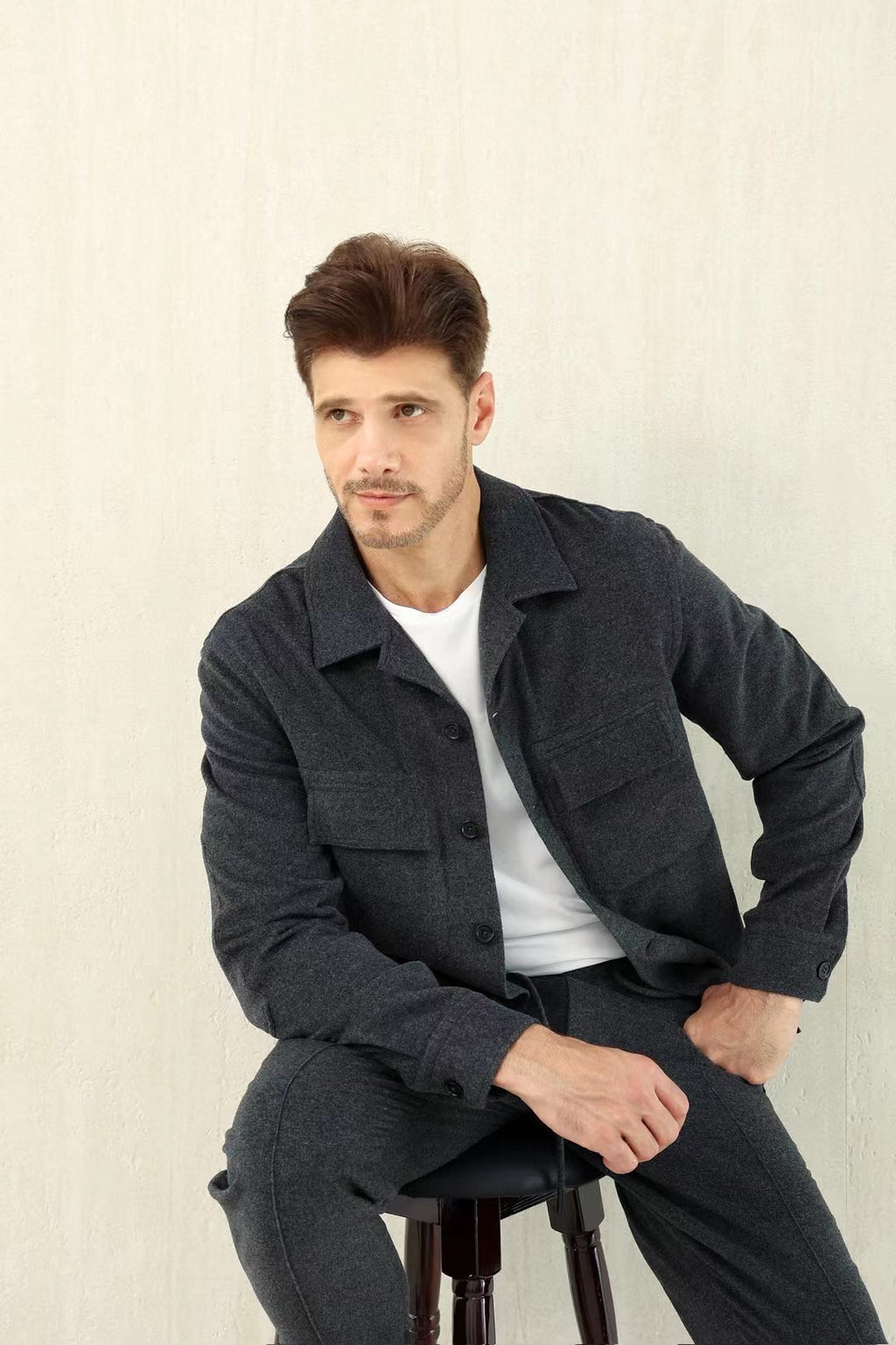 Loro Piana – Overshirt, Hose und T-Shirt in Dunkelgrau & Weiss Herren