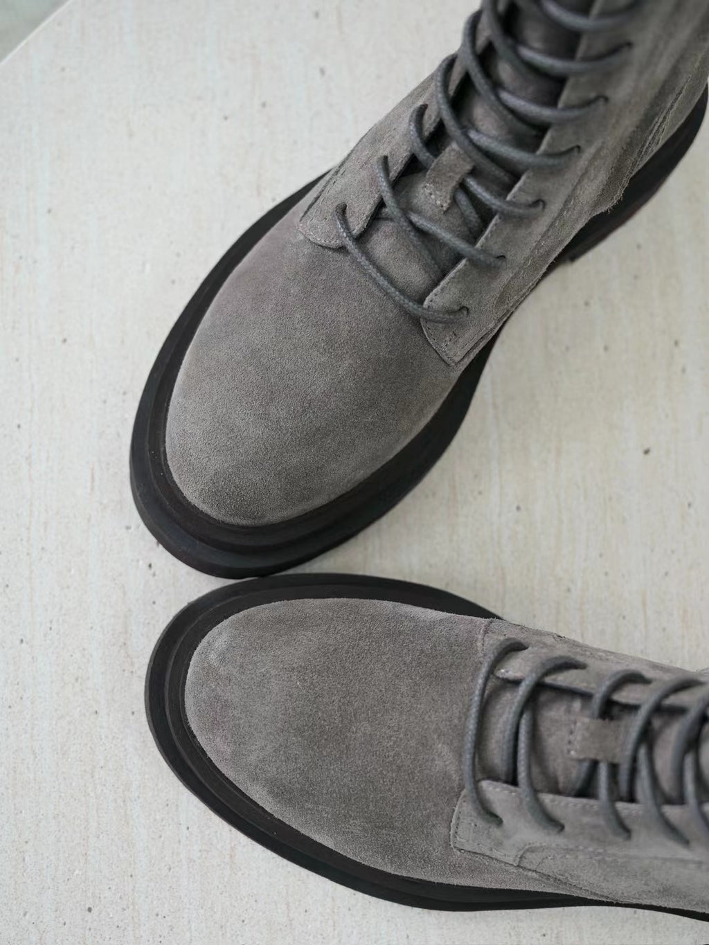 Brunello Cucinelli Herren-Stiefeletten aus Wildleder in Grau