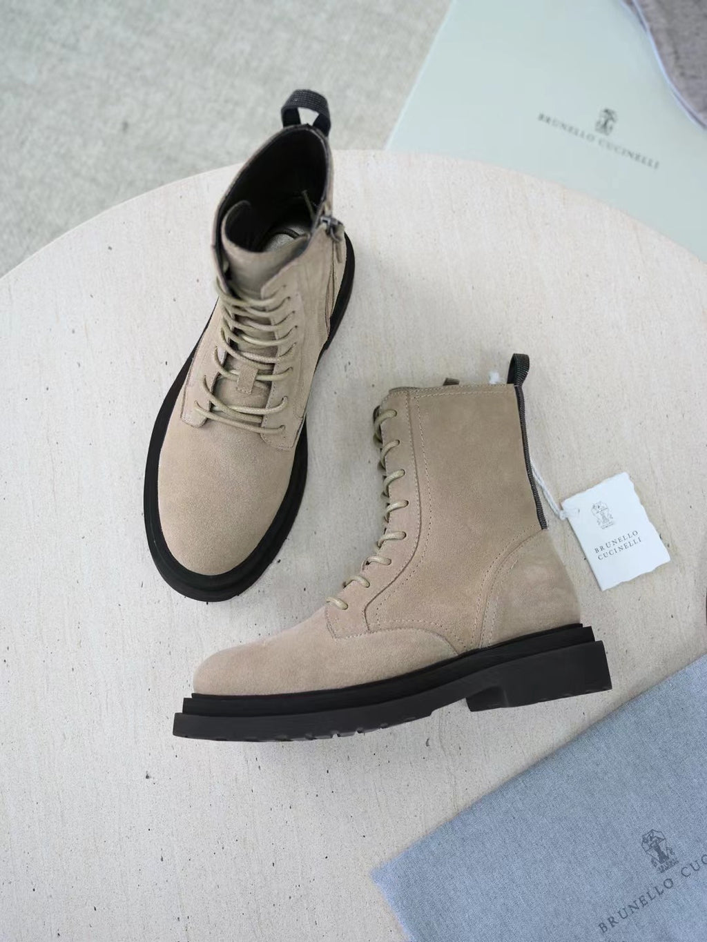 Brunello Cucinelli Herren-Stiefeletten aus Wildleder in Sand