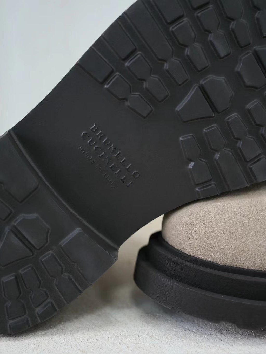 Brunello Cucinelli Herren-Stiefeletten aus Wildleder in Sand