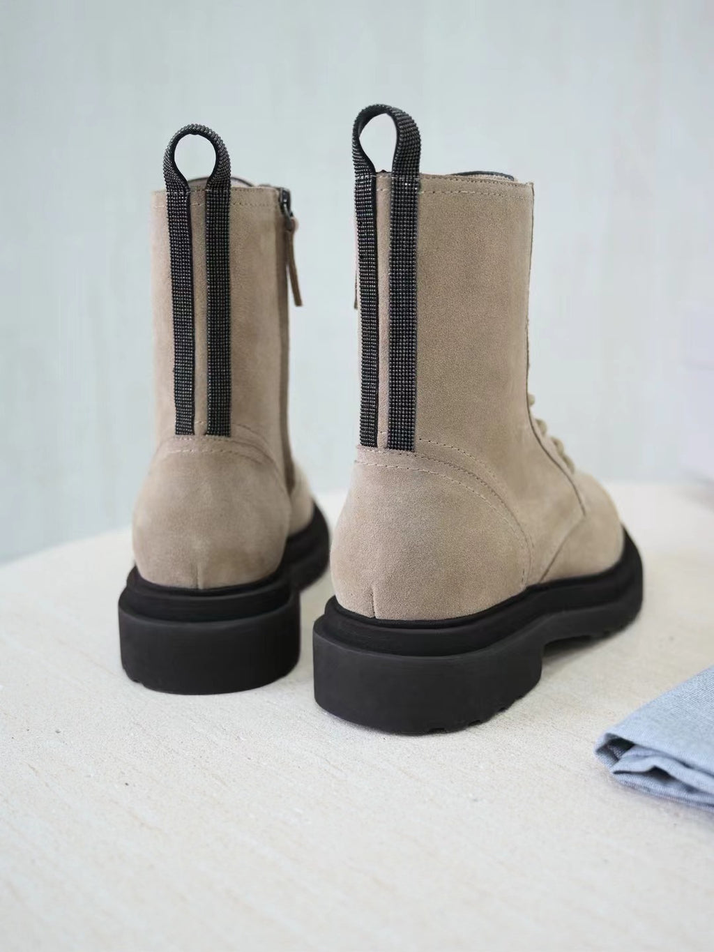 Brunello Cucinelli Herren-Stiefeletten aus Wildleder in Sand