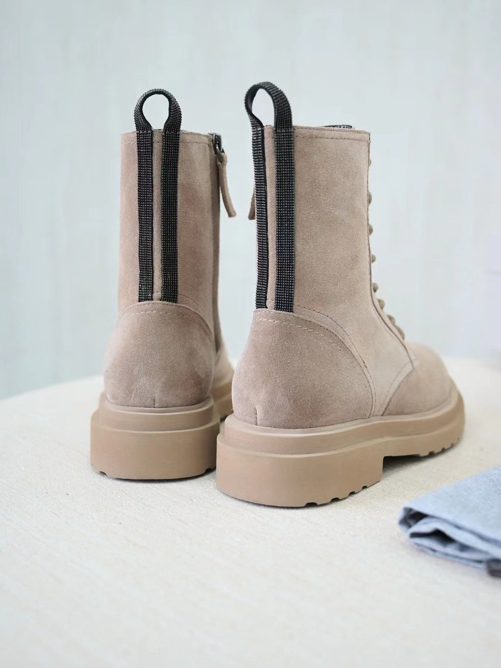 Brunello Cucinelli Herren-Stiefeletten aus Wildleder in Beige